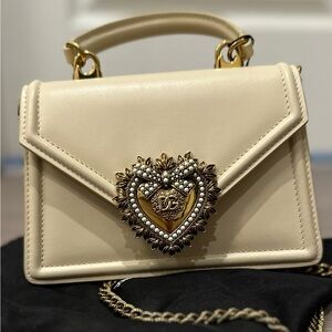 A new D&G bag bought in a boutique store. No scratches